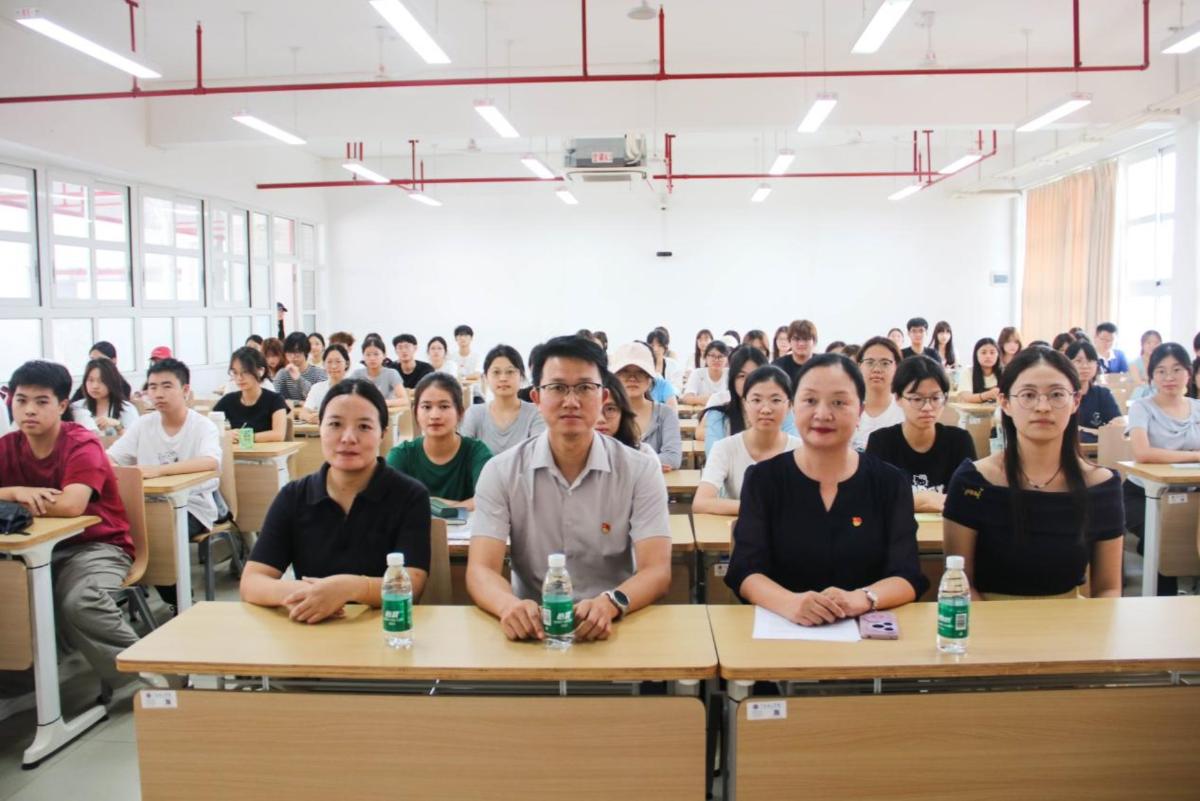 广东培正学院校园秋日风光